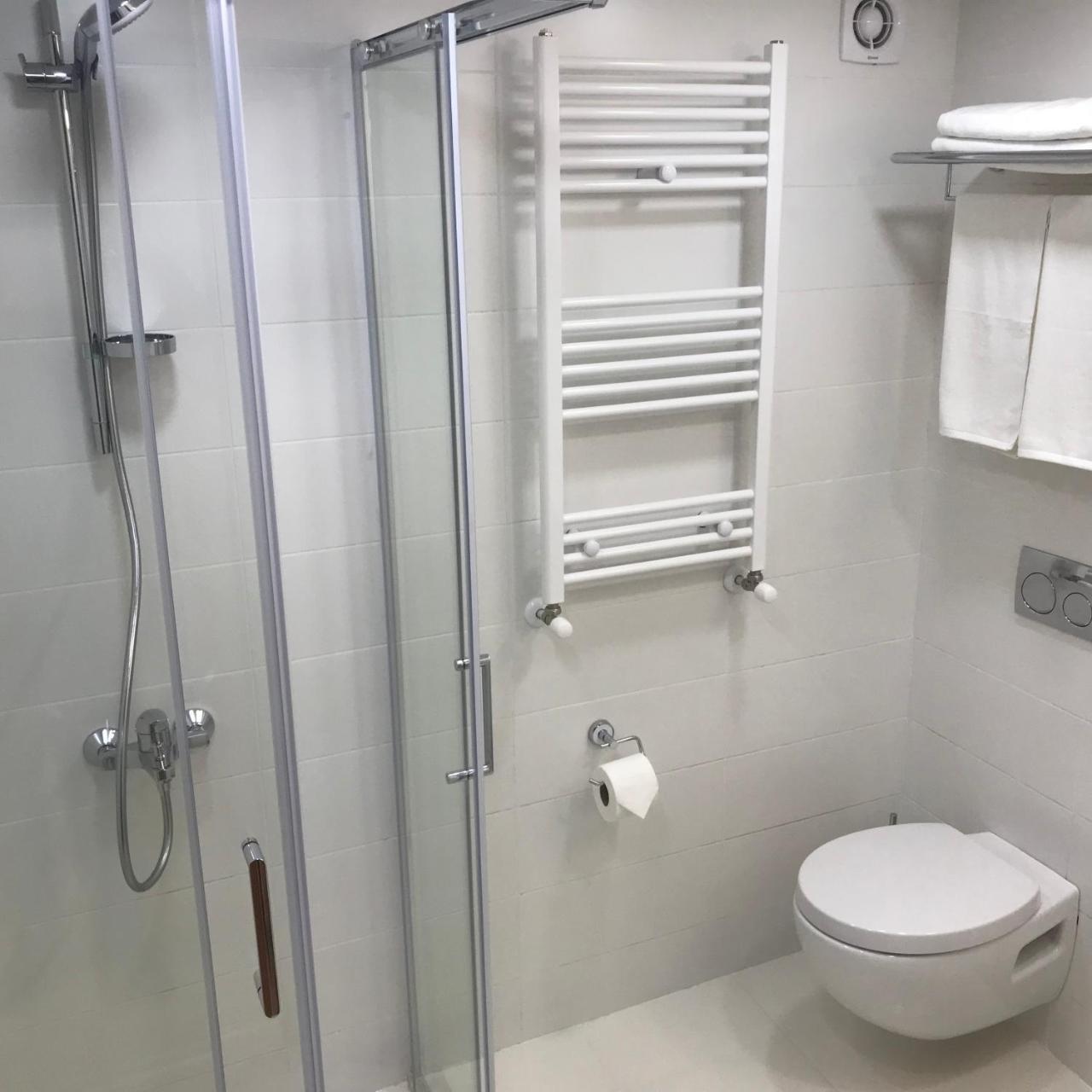 Full Comfort Apartment On Aghmashenebeli Tbilisi Exteriör bild