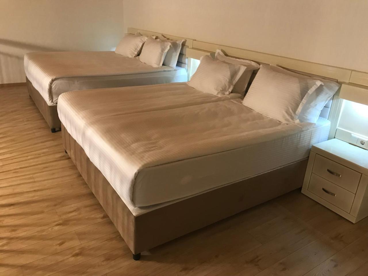 Full Comfort Apartment On Aghmashenebeli Tbilisi Exteriör bild
