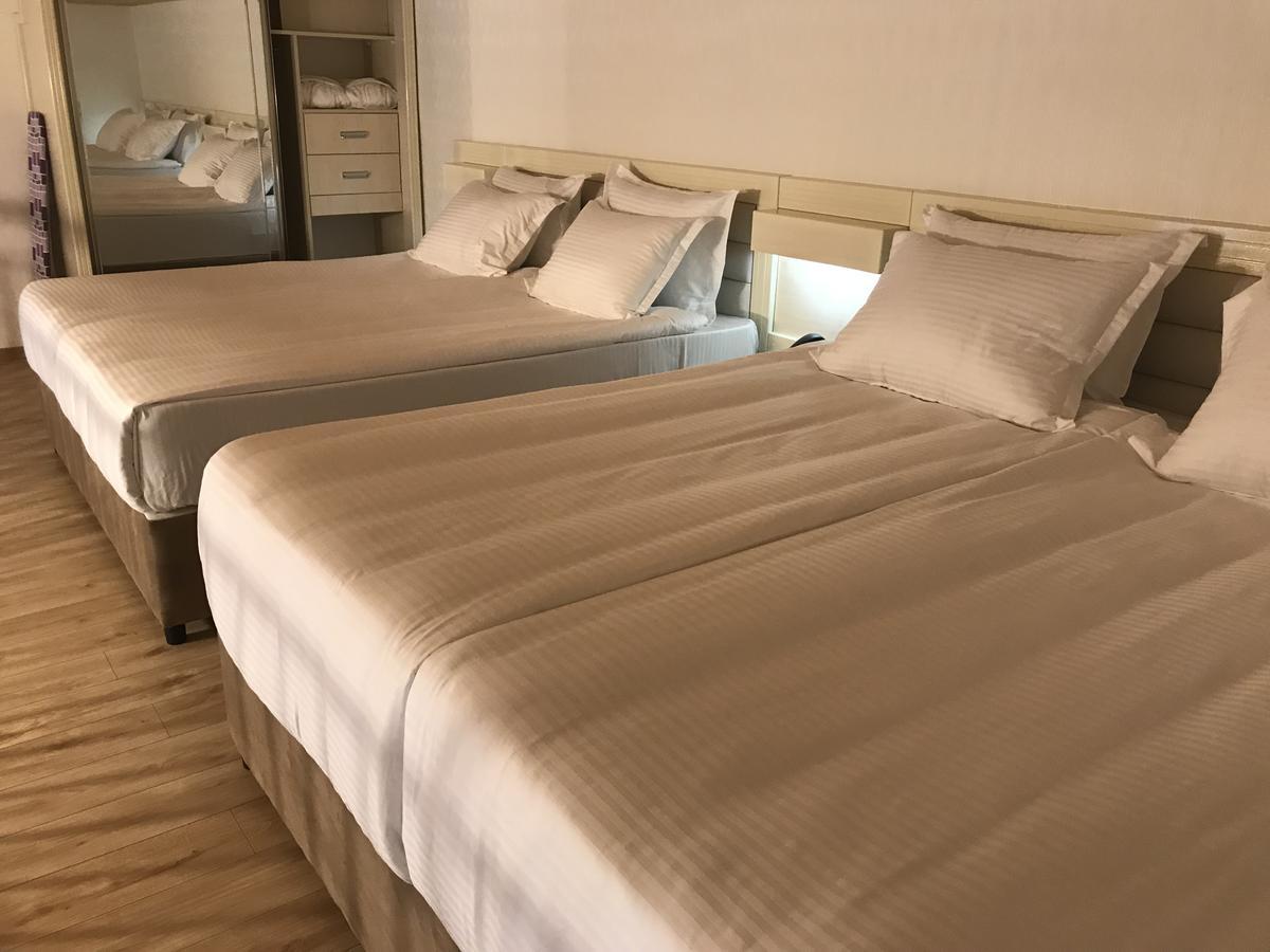 Full Comfort Apartment On Aghmashenebeli Tbilisi Exteriör bild