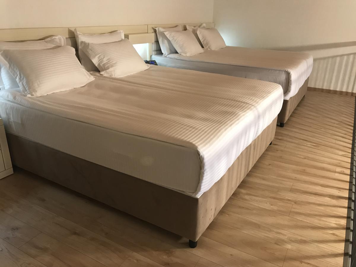 Full Comfort Apartment On Aghmashenebeli Tbilisi Exteriör bild