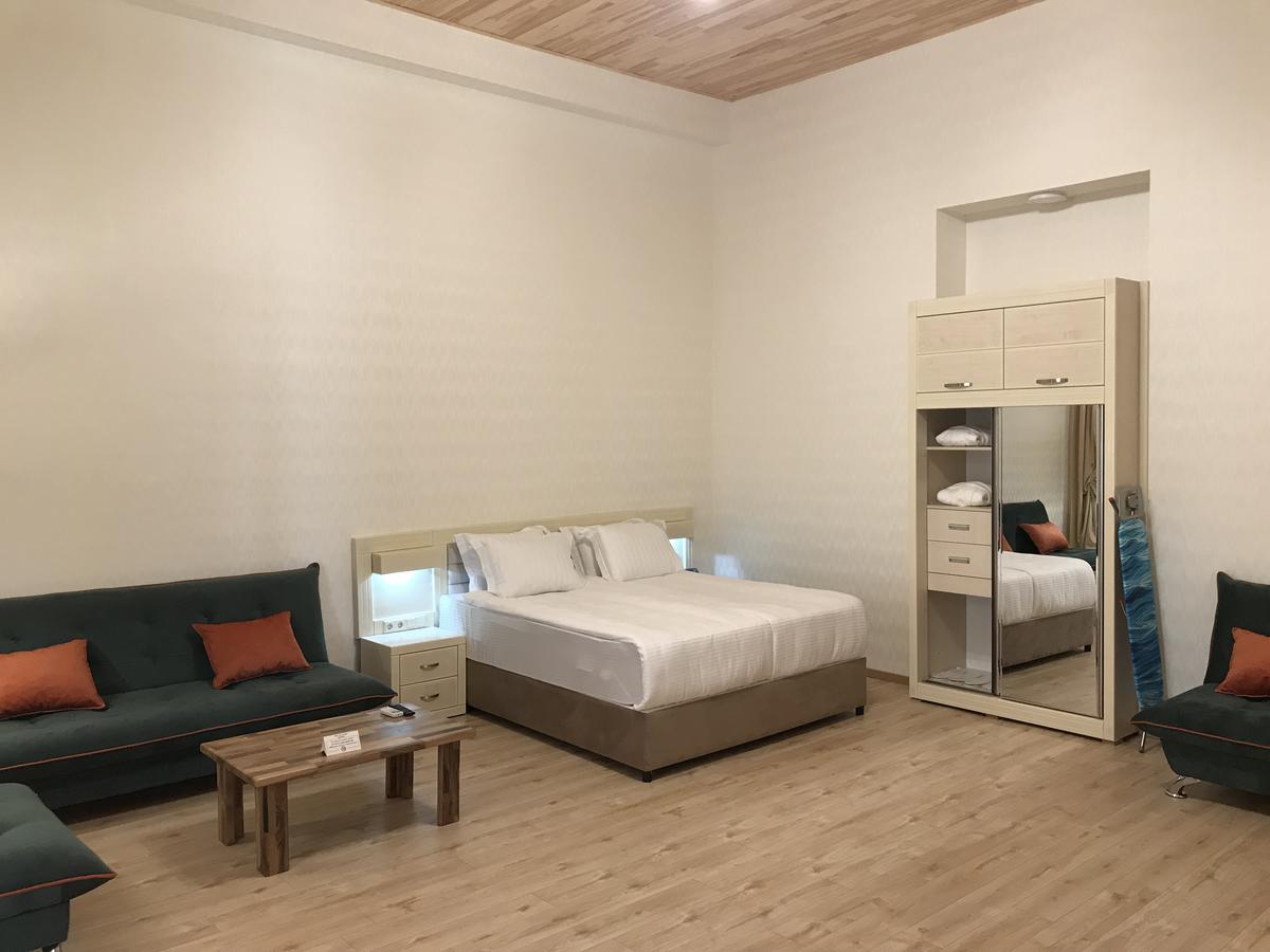 Full Comfort Apartment On Aghmashenebeli Tbilisi Exteriör bild