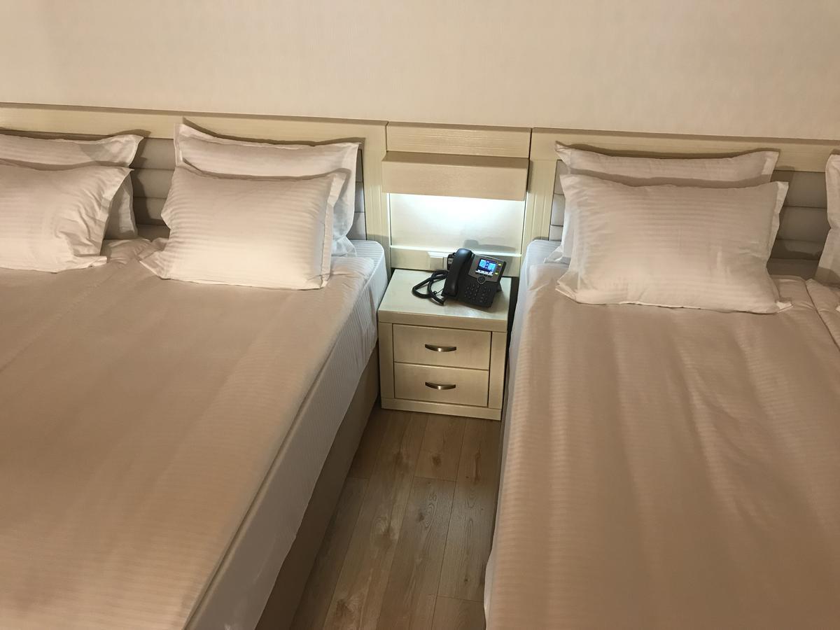 Full Comfort Apartment On Aghmashenebeli Tbilisi Exteriör bild