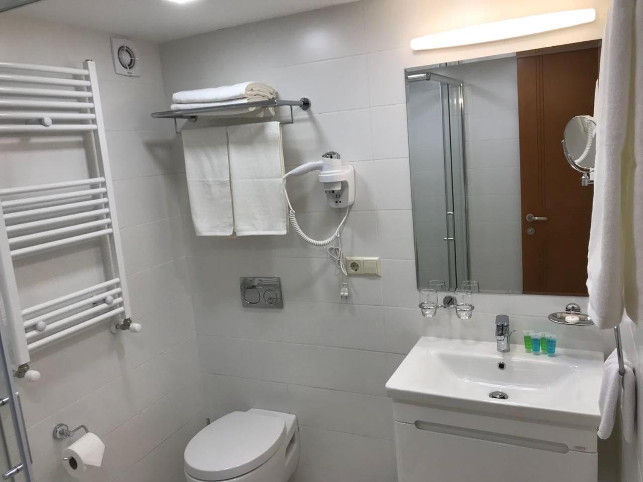 Full Comfort Apartment On Aghmashenebeli Tbilisi Exteriör bild