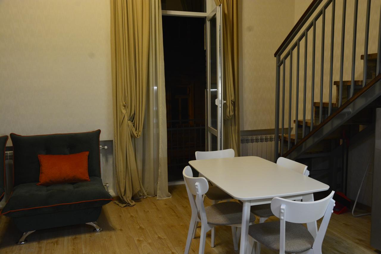 Full Comfort Apartment On Aghmashenebeli Tbilisi Exteriör bild